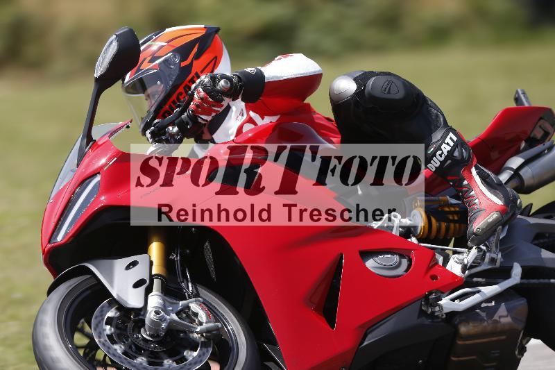 /27 12.06.2025 Ducati Schweiz Trackday Warmup  ADR/gruen-vert/ohne
